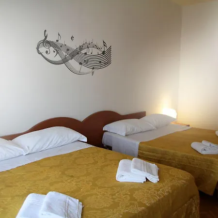 Bed & Breakfast Music 3*