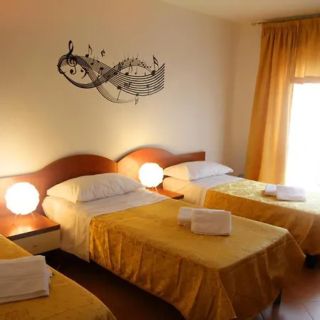 Bed & Breakfast Music 3*